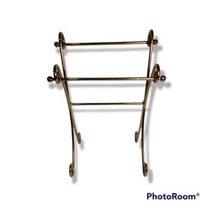 Decorative Metal Fingertip Towel Holder Stand for Bathroom Vanity Countertops